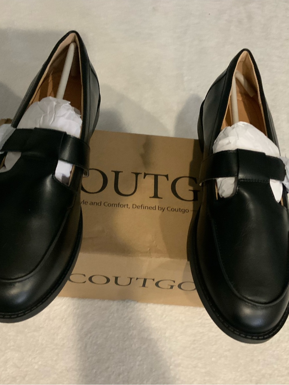Womens Black Leather Loafers new in box coutgo. Size 9. SKU 3076